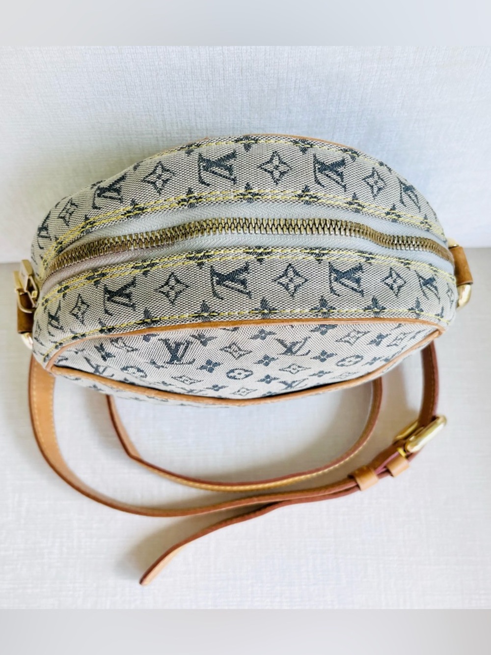 Louis Vuitton Jeane GM Mini Canvas Monogram Round Pochette Bag Blue Crossbody - Picture 4 of 8
